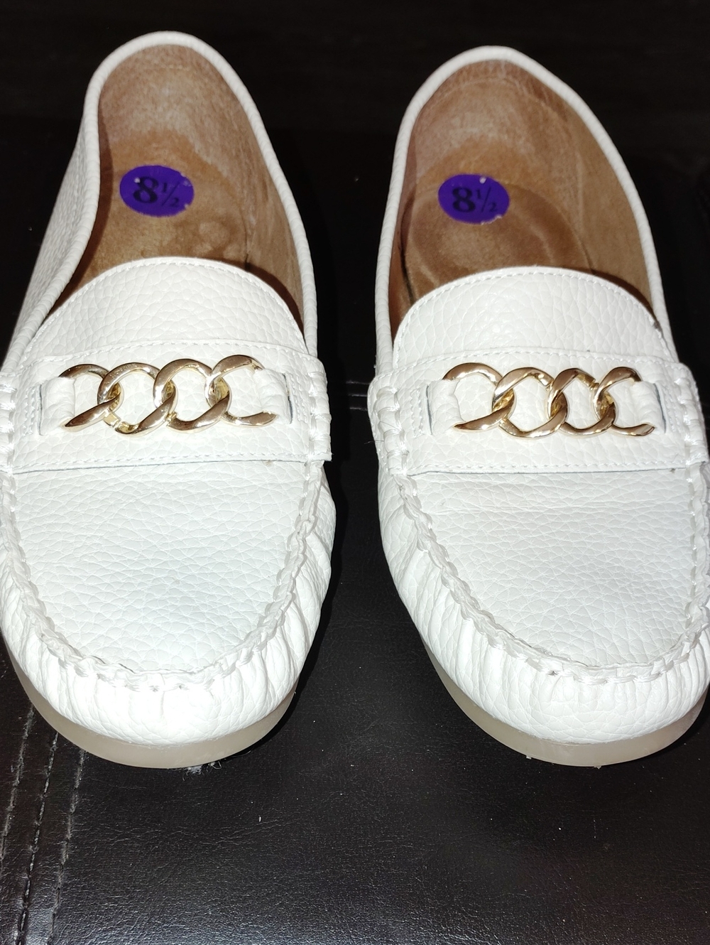 AEROSOLES White Pebbled Leather Loafers with Gold Chain